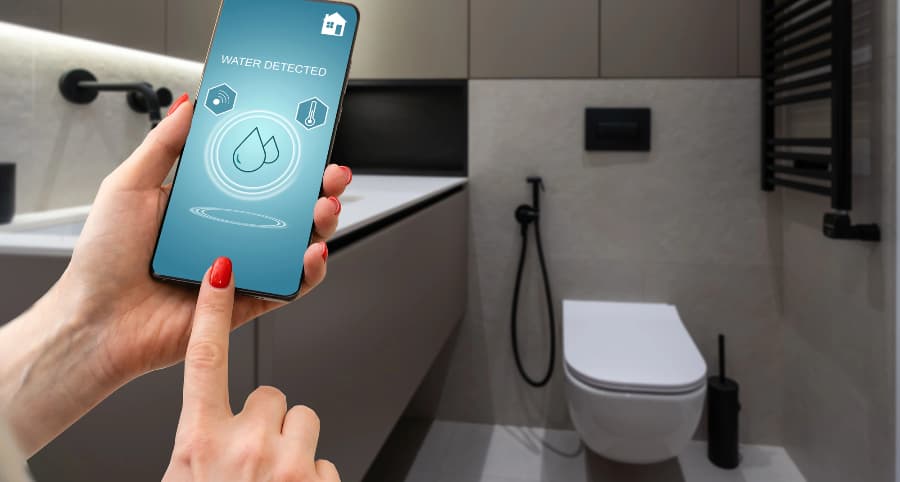 Cell phone app alerts homeowner of water infiltration